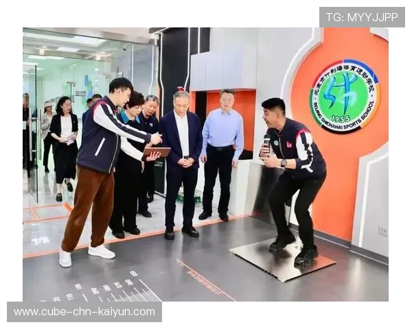 琑队如何推动青训课程的科技化与数据化应用，青训体系