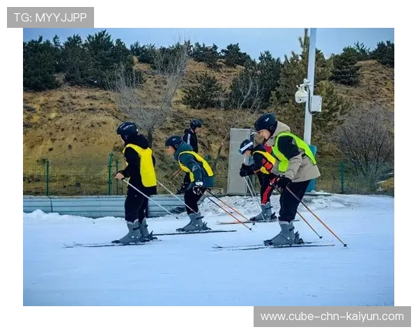 冰雪运动学院推动少儿滑雪活动的地方合作与示范，少儿滑雪冬令营
